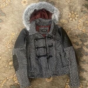 Women’s Rue21 coat. Black & white tweed winter coat.